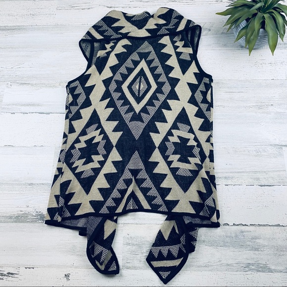 Aztec sleeveless cardigan - Picture 4 of 5